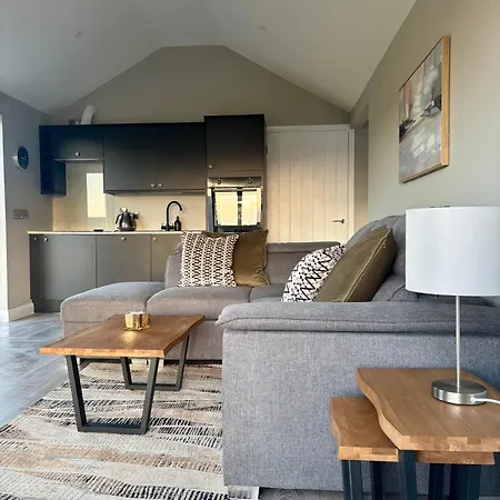 Chalet Beyond The Waters Edge *