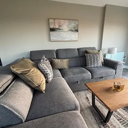 Chalet Beyond The Waters Edge