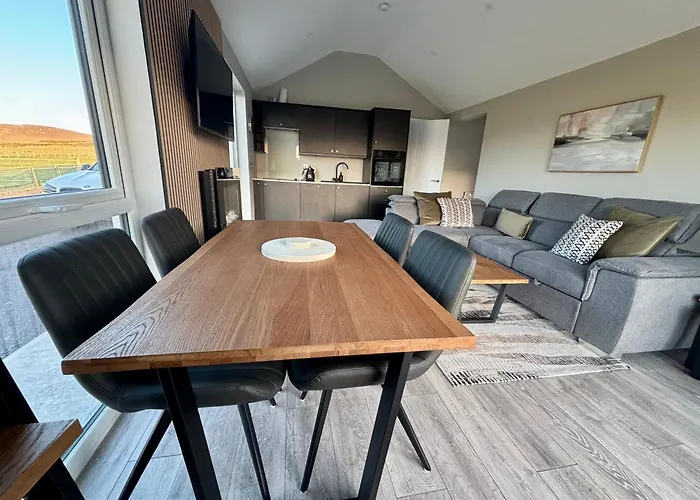 Beyond The Waters Edge 木屋