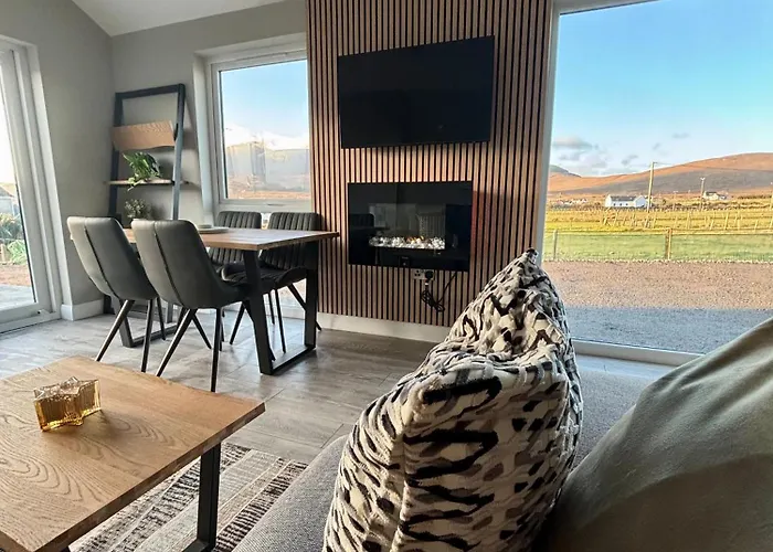 Beyond The Waters Edge 木屋